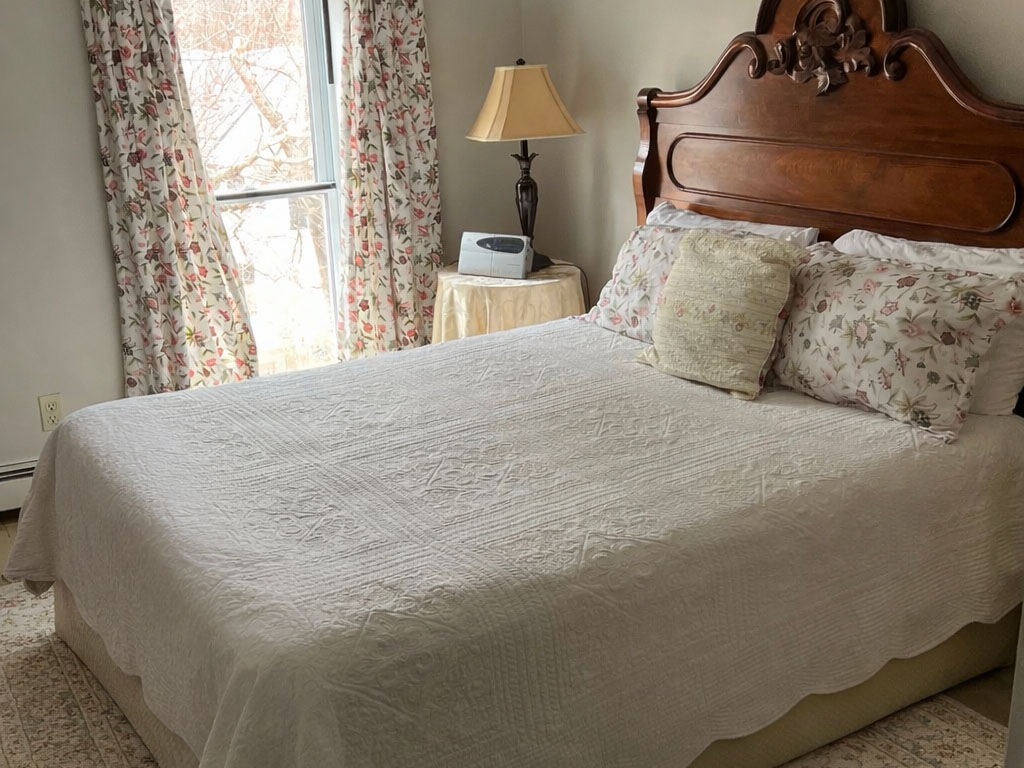 Room 6 at Hillsdale House Inn